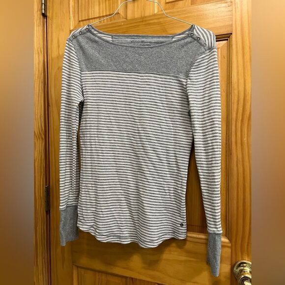 Eddie Bauer gray and white striped thermal with buttons at shoulders size M - Picture 1 of 6